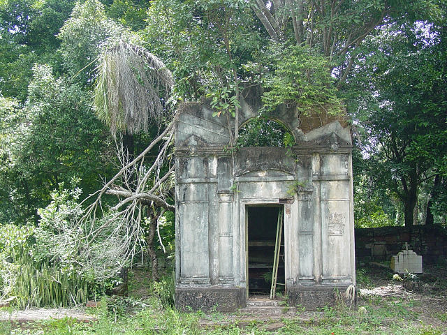 In the Santa Ana cemetery (3)