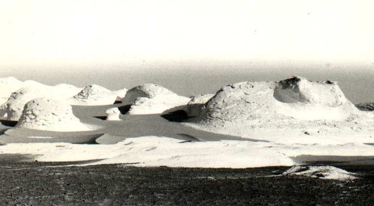 The White Desert, Egypt (Photo) (32k)